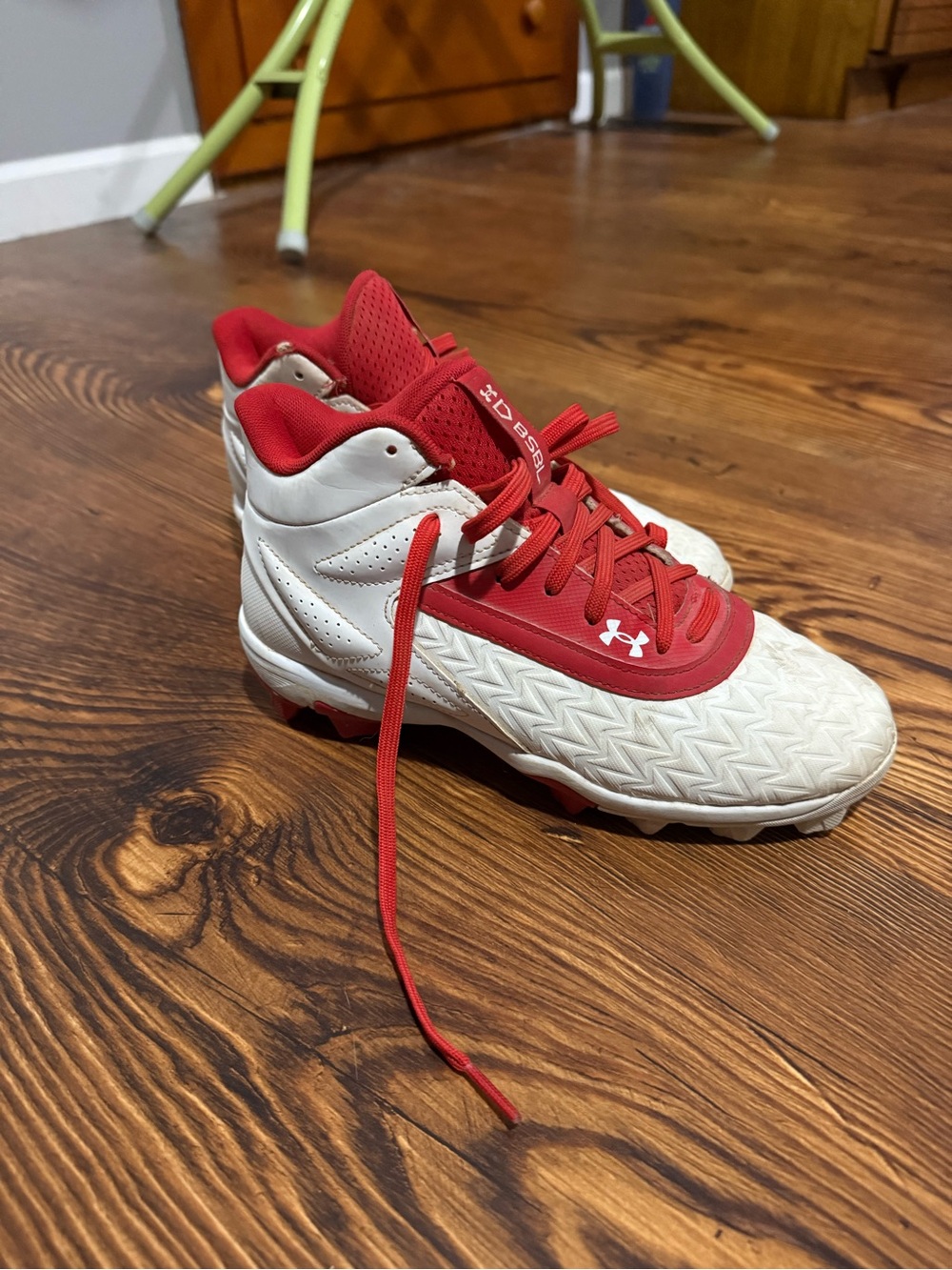 Under Armour Kids White and Red Baseball Cleats